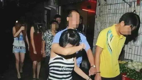 男子商店吃瓜  第3张