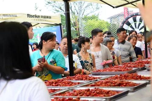 水上乐园美女吃瓜,美食诱惑尽享欢乐时光  第3张