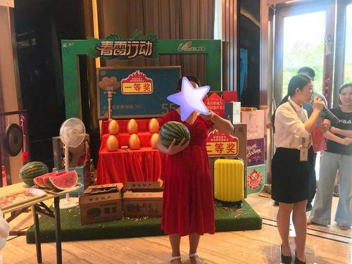 农民小镇吃瓜大赛,农民小镇的欢乐吃瓜盛宴”  第3张